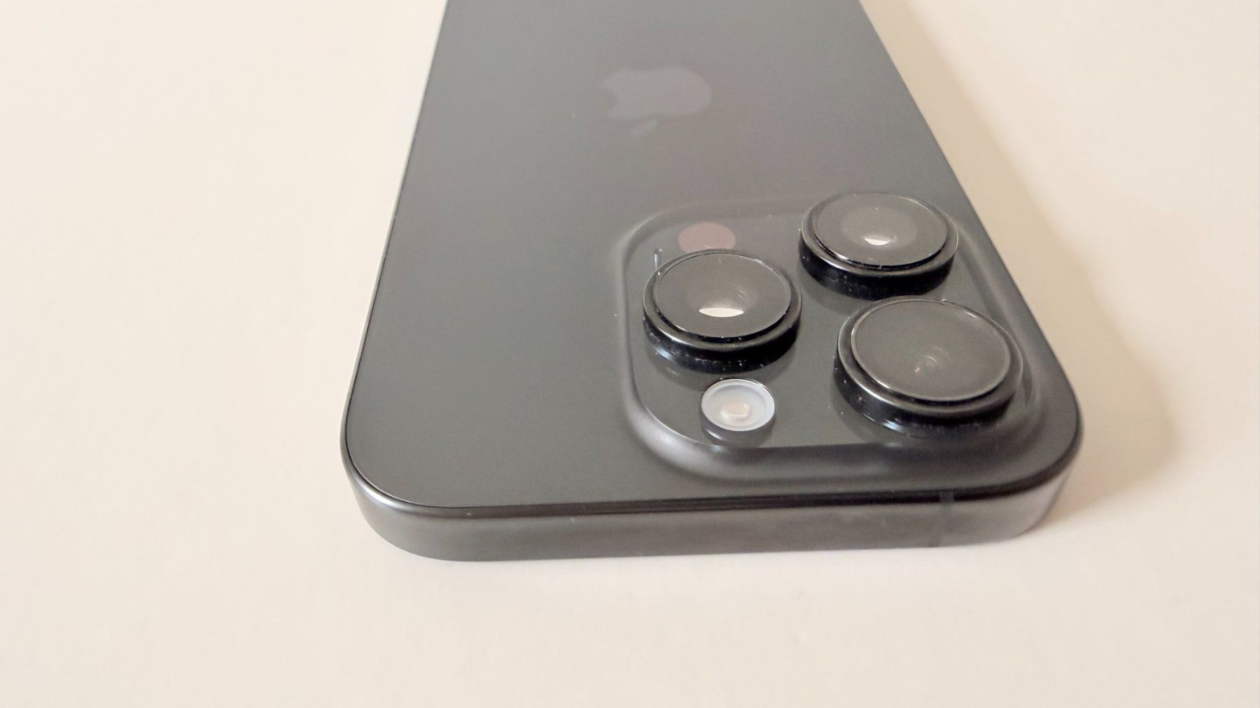 Apple Telefoni cellulari / Smartphones: iPhone 16 Pro, Black Titanium, 128GB / fast Neuzustand – Usato da Walenstadt venduto da kan_7ply 3