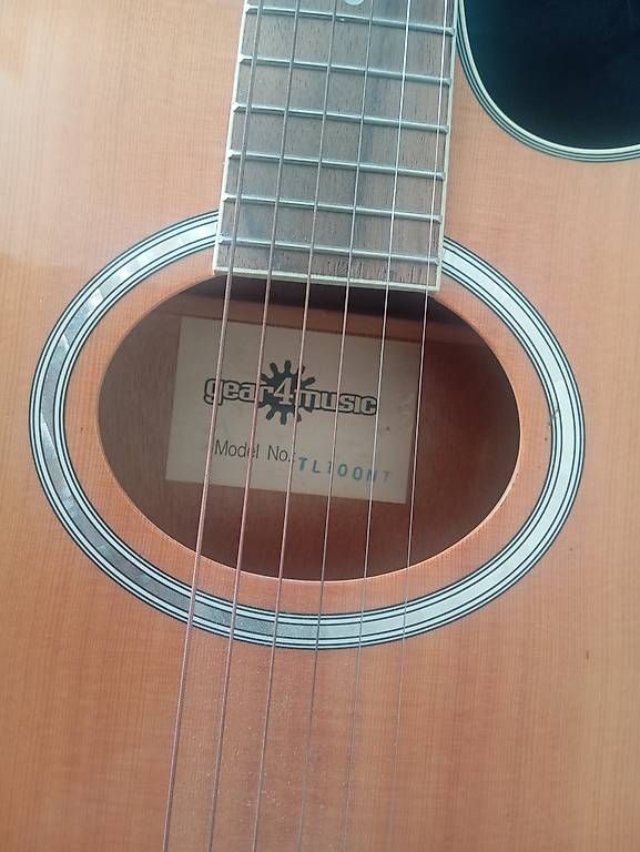 Strumenti musicali: Accoustic guitar – Usato da Basel venduto da Petergunn 3