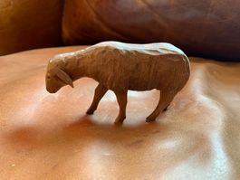 Huggler Brienz, Schaf weidend, Holz, Krippenfigur