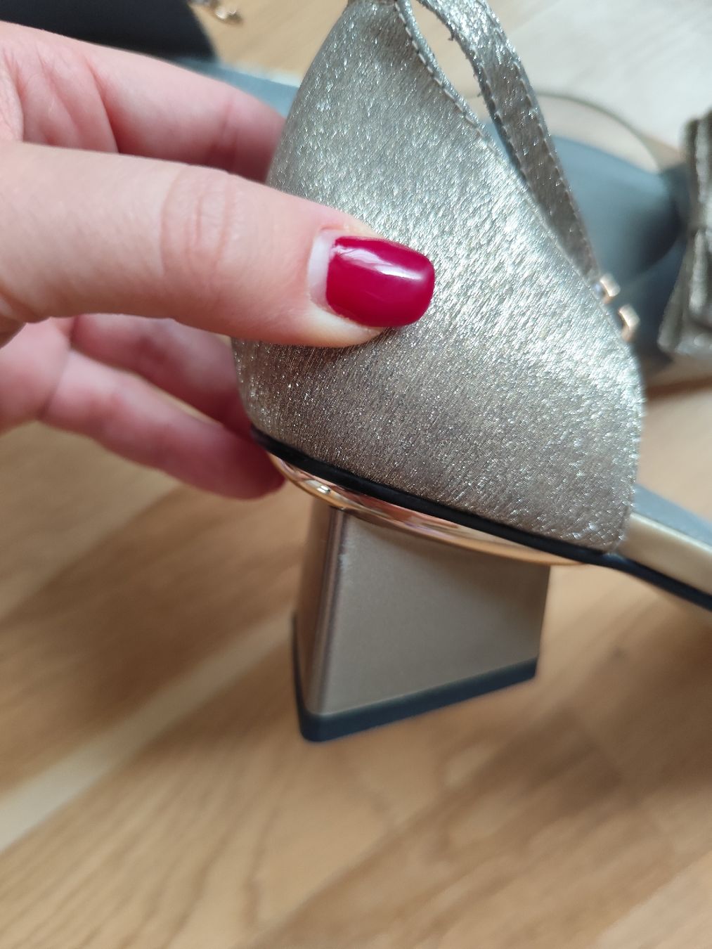 Scarpe da donna: Silver Glitter Occasion Heels, Size 39 – Nuovo (secondo la descrizione) da Mägenwil venduto da VintageGirly 5