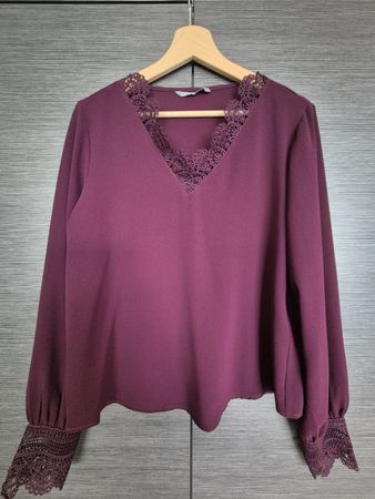 Only Bluse mit Spitze, bordeauxrot, Grösse S