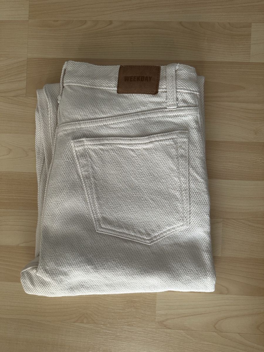 Weekday Jeans: Weekday Jeans Galaxy weiss – Usato da Chur venduto da dajan.17 6