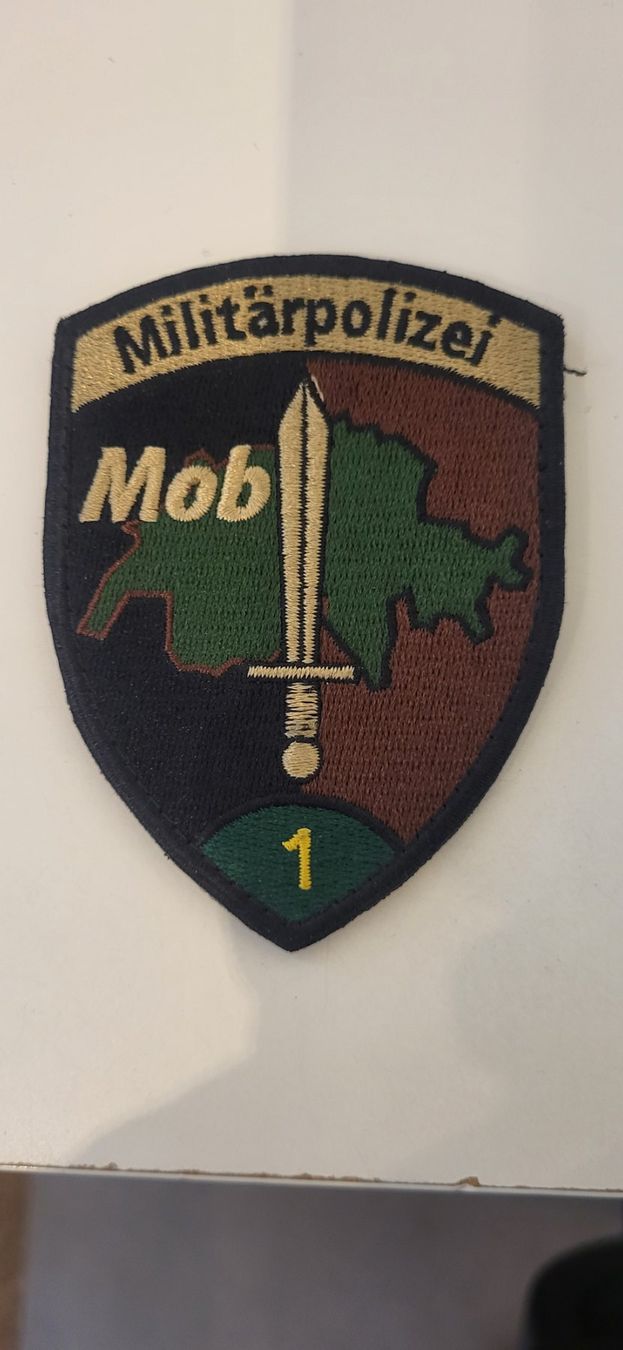 Placchette & Badge: Schweizer Armee, Militärpolizei – Usato da Hellbühl venduto da Retalh