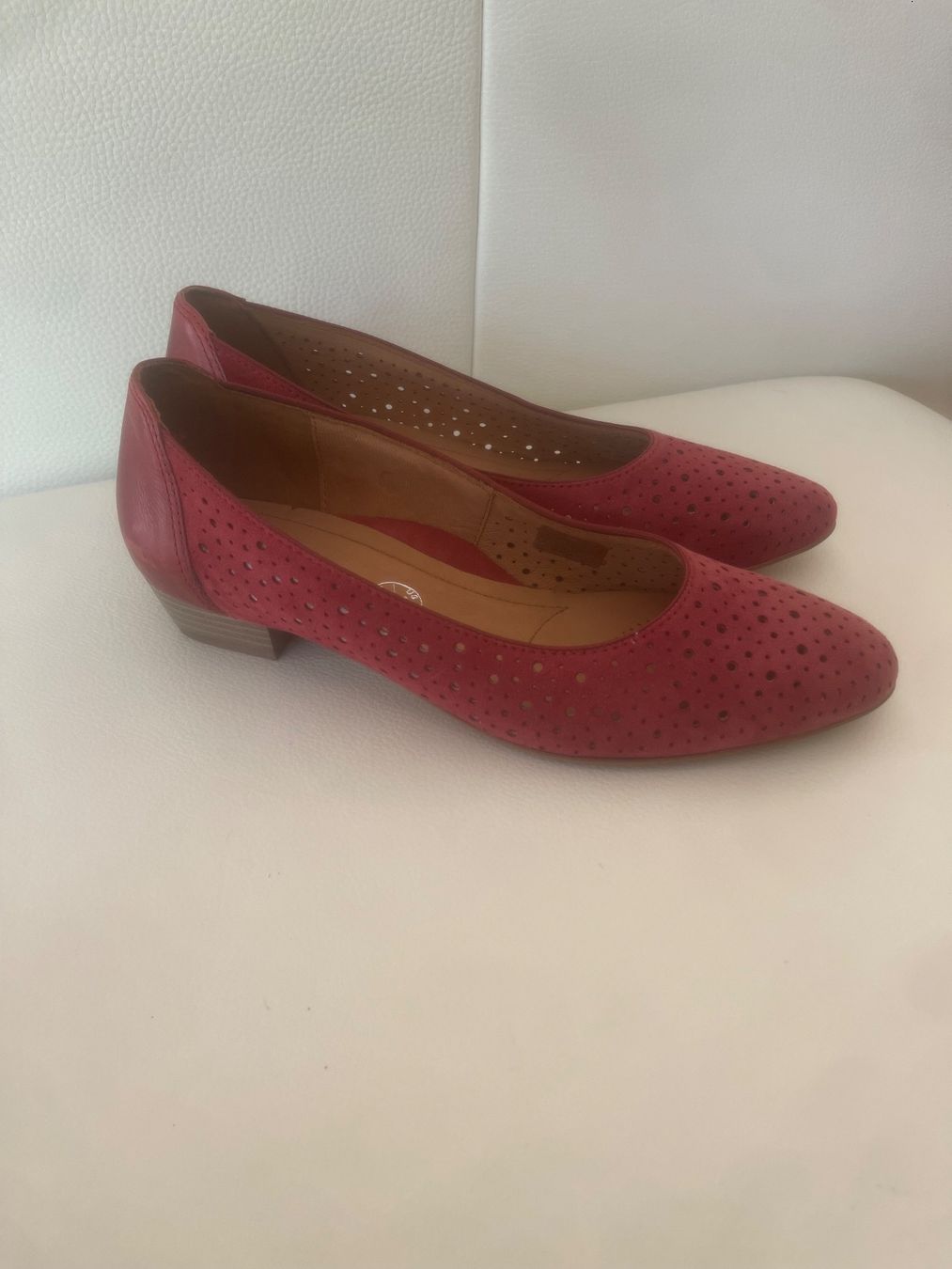 Ara Scarpe da donna: ara Ballerina rot 37 neu – Nuovo (secondo la descrizione) da Dietikon venduto da Nieselchen