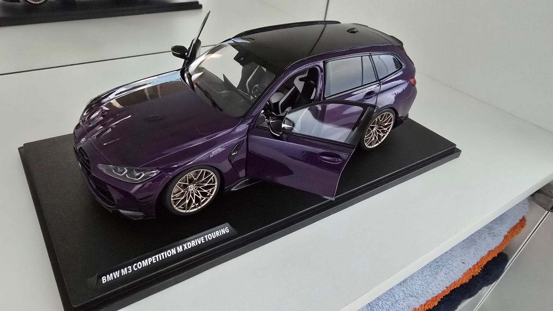 BMW Modellini d'auto: BMW M3 competition touring + boîte – Nuovo (secondo la descrizione) da St-Sulpice VD venduto da GT3RS