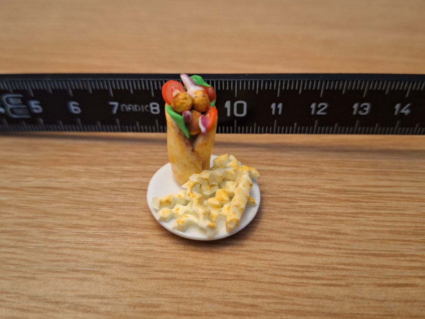 Case e mobili per bambole: Handmade Falafel Wrap mit Pommes – Nuovo (secondo la descrizione) da Zürich venduto da HandmadeTinyFood 1