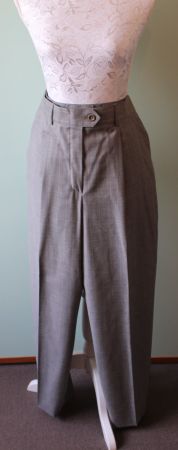 Hose von *ESCADA*