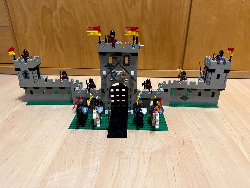 Lego Ritterburg 80er (Gebraucht) in Wallisellen für CHF 100 – mit ...