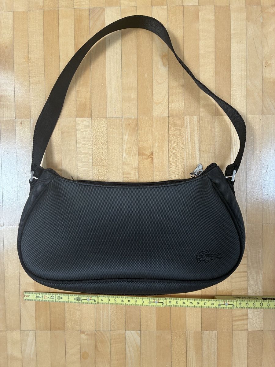 Lacoste Sacs femmes: Lacoste Tasche schwarz – D'occasion à Buchs AG par sasami01