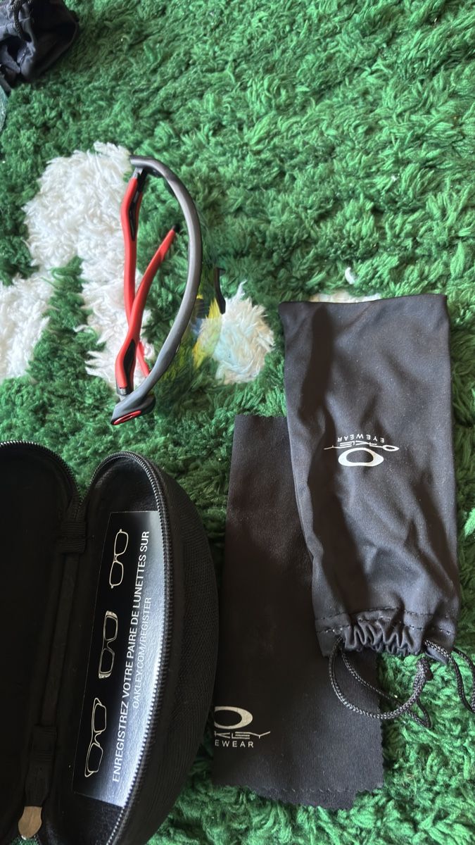 Oakley Lunettes & Verres: Oakley rot  – Neuf (Voir description) à Thun par joa_696w