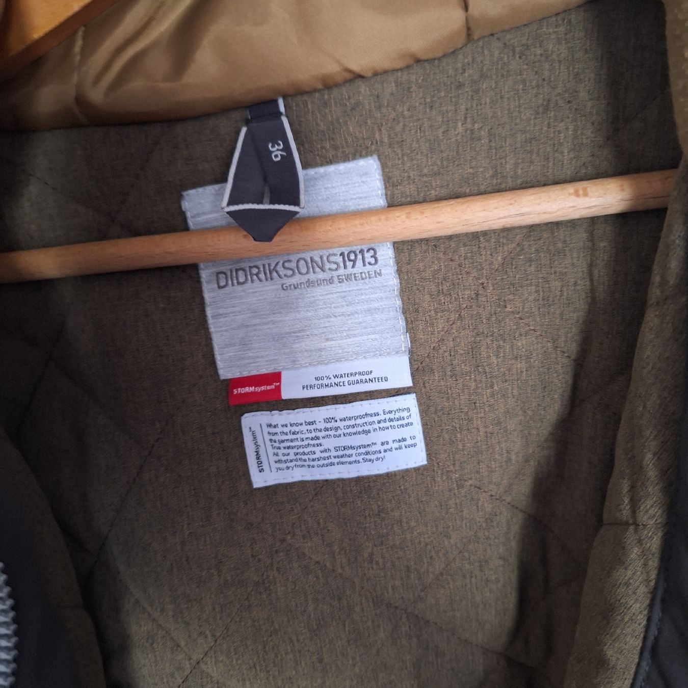 Didriksons Mäntel: Didrikson Parka, Storm System, 100% Waterproof, Gr. 36 – Gebraucht aus Winterthur von Goldpipau 7