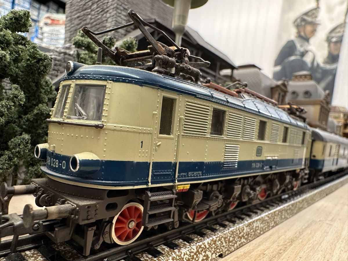 Roco Modellini di ferrovie: Roco 4141A DB BR 118 Personenzug – Usato da Lupsingen venduto da New-Haven