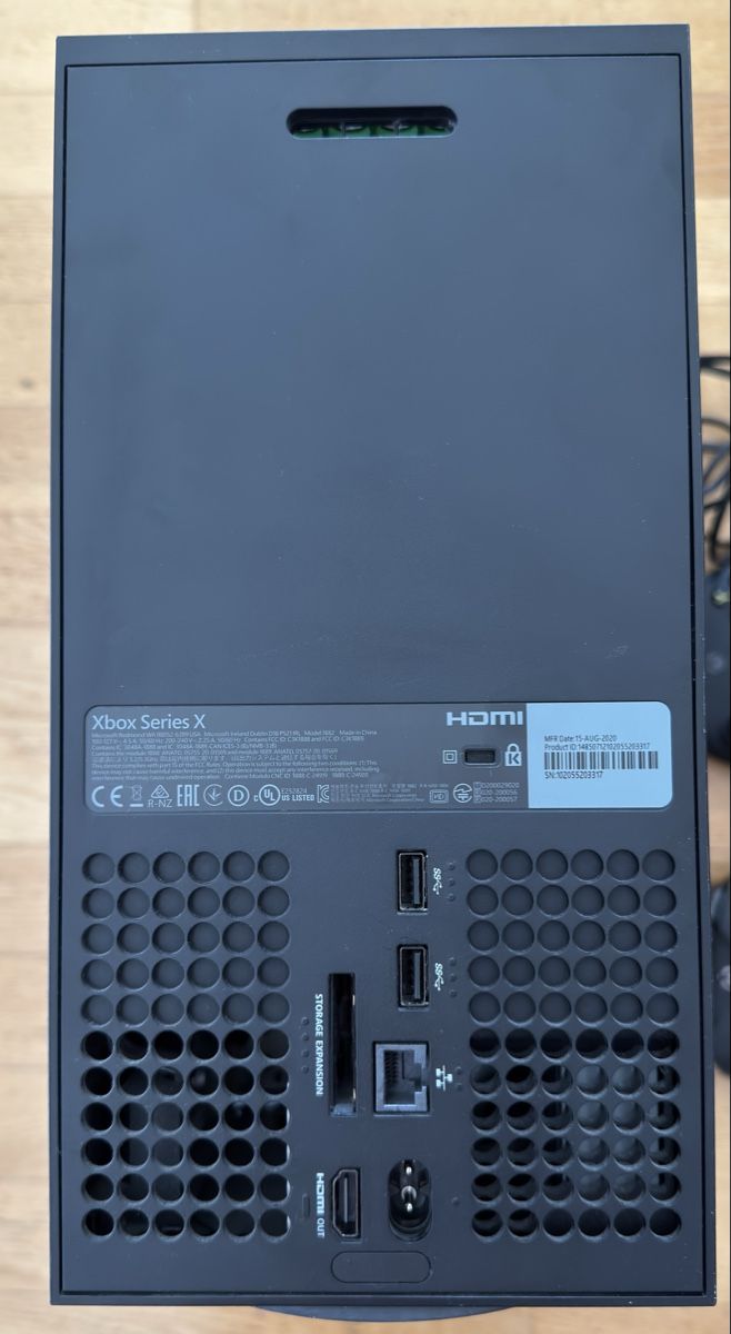 Microsoft Console: Xbox Series X 1TB + 2 Controller + 1 Akku + 8 Games – Usato da Wettingen venduto da lutenus 2