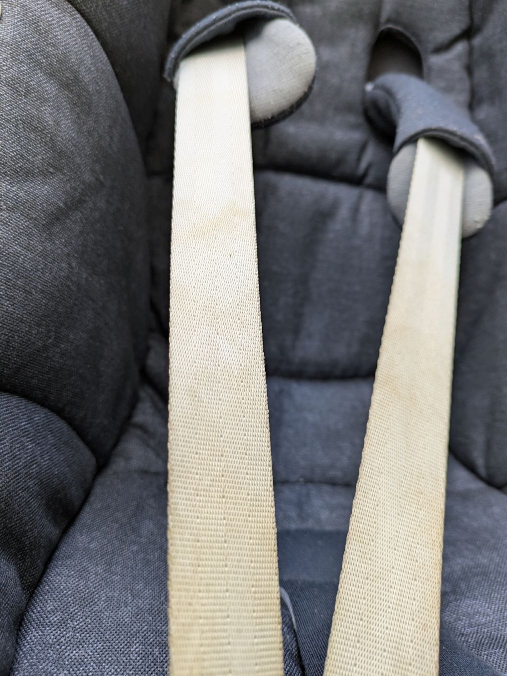 Maxi-Cosi Seggiolini per auto: Maxi-Cosi Pebble Plus Kindersitz mit Isofix Station – Usato da St. Gallen venduto da Lila_238 5