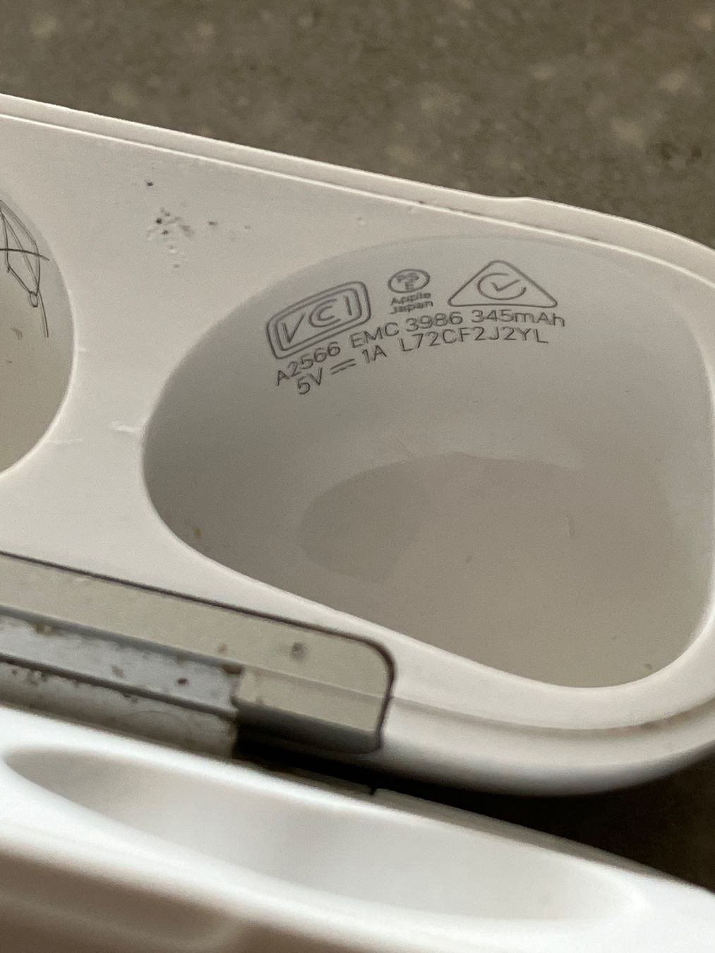 Apple Kopfhörer: Apple AirPods 3 Case – Gebraucht aus Lausanne von mr.v 4