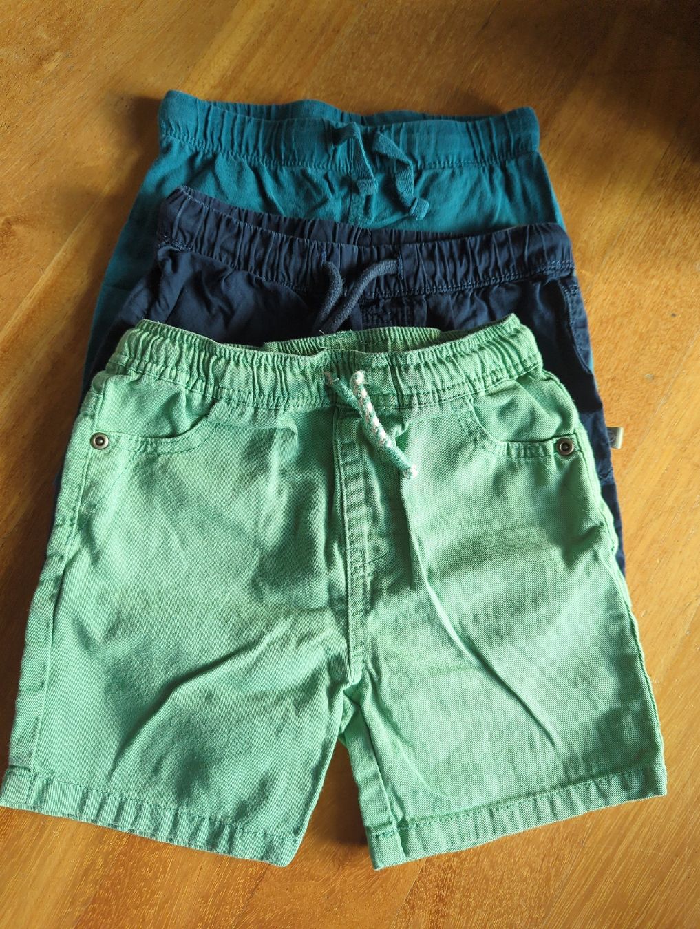 Pantaloni: Shorts für Kinder Gr. 86 – Usato da Eglisau venduto da raf_hn2x