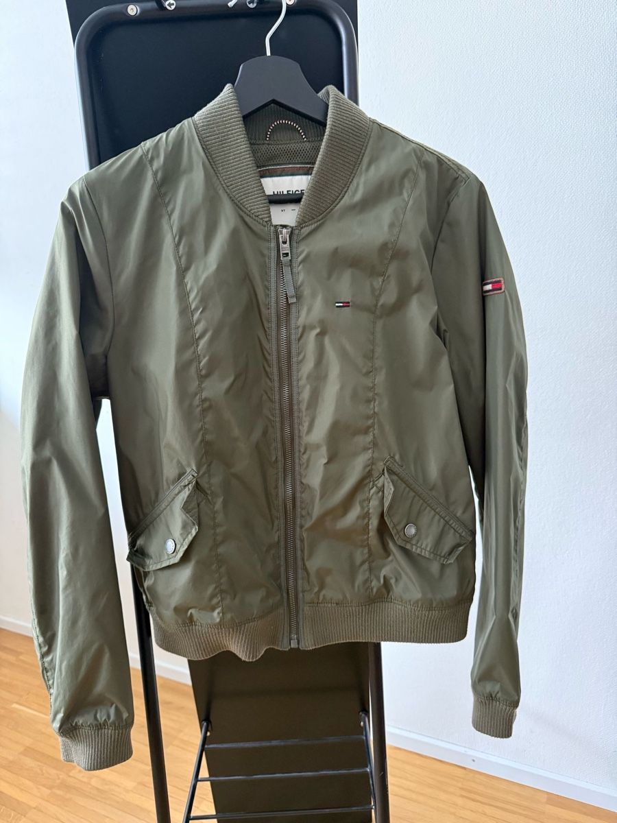 Jacken: Tommy Hilfiger Jacke Gr. S Damen – Gebraucht aus Winterthur von Streisel