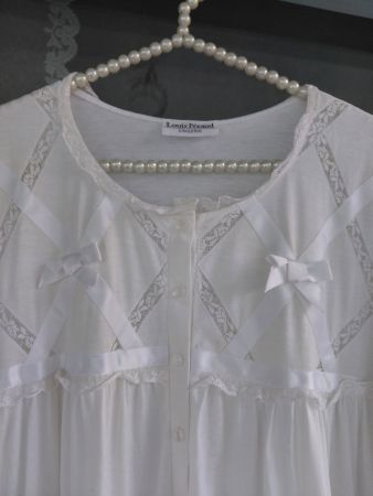Negligee LOUIS FERAUD,neu,Gr.40,140 Fr.