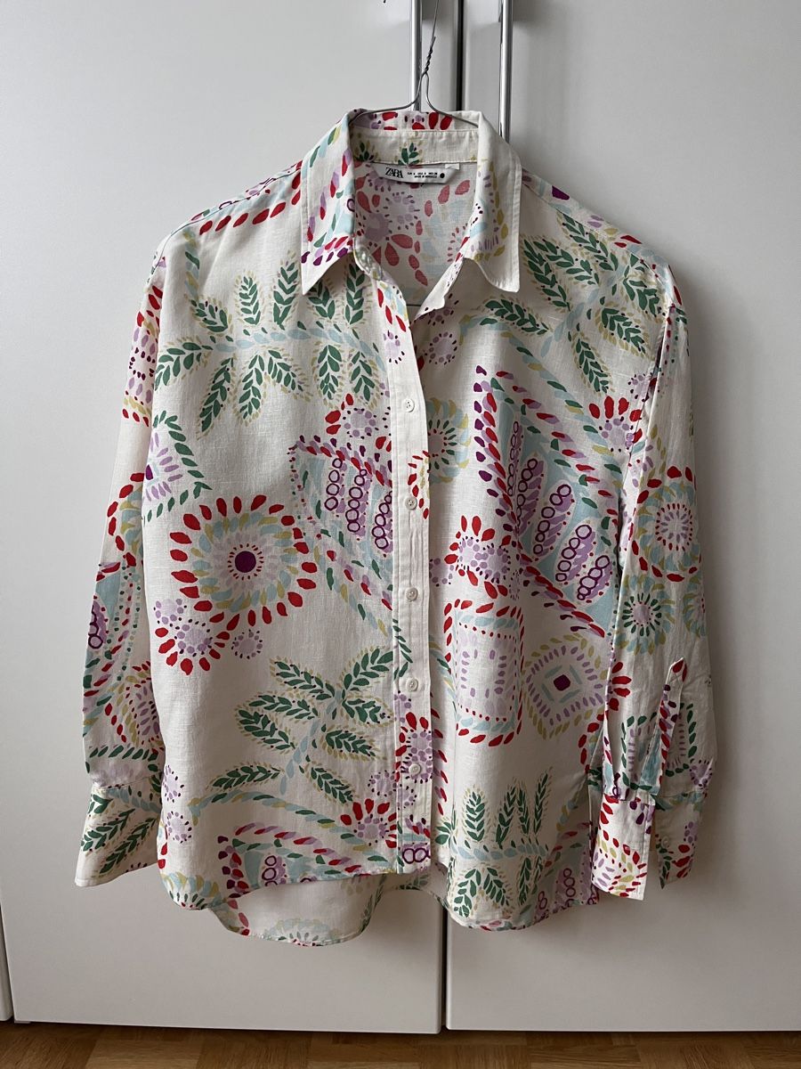 Zara Camicette: ZARA Hemd Print Weiss Lila Gr. S  – Usato da Zürich venduto da Kleanthy