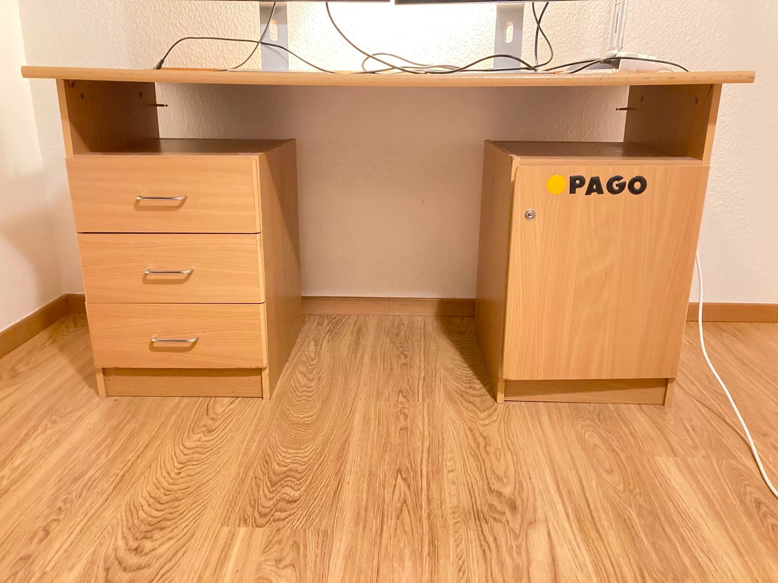 Bureaux: Gebrauchtes Pult – D'occasion à Zürich par sim_7zv9