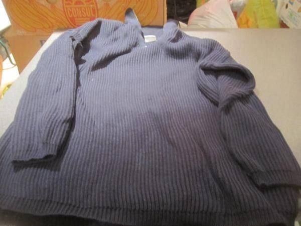 Pulls et sweat-shirts: Pullover Grösse 152, schwarz, Hummelsheim – D'occasion à Zürich par Motzkuh