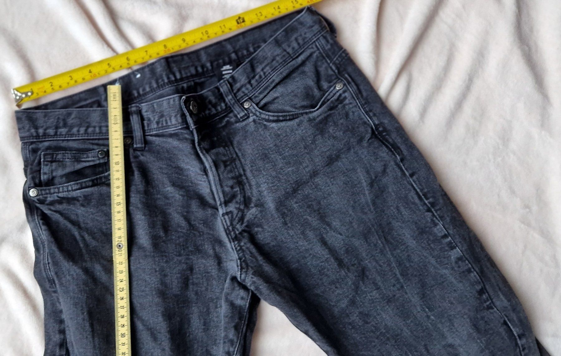 Pantaloni: Jeans jeune de couleur foncée – Usato da Epalinges venduto da Ozili