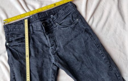 Jeans jeune de couleur foncée