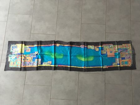 Buntes Seidenfoulard (lang, mit geometrischen Formen)