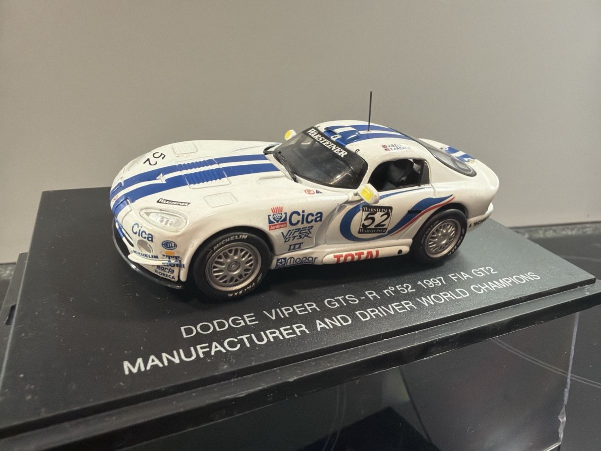 Modellini d'auto: Dodge Viper GTS-R - 1/43 - Universal Hobbies – Difettoso da Wolfwil venduto da Rolex1