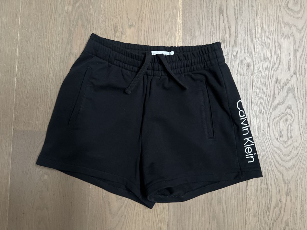 Calvin Klein Pantaloni: Calvin Klein Shorts - Gr.S – Usato da Visp venduto da bluenero