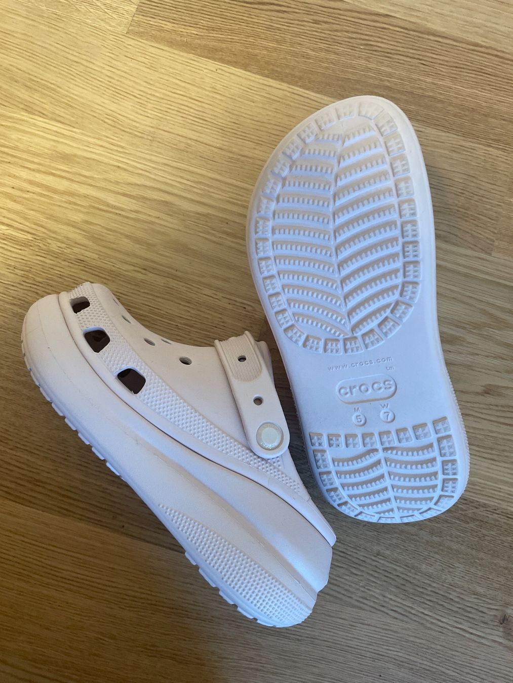 Crocs Scarpe da donna: Crocs NEU hellrosa Gr. 7 (37/38) – Nuovo (secondo la descrizione) da Zumikon venduto da tim_8yk2 5