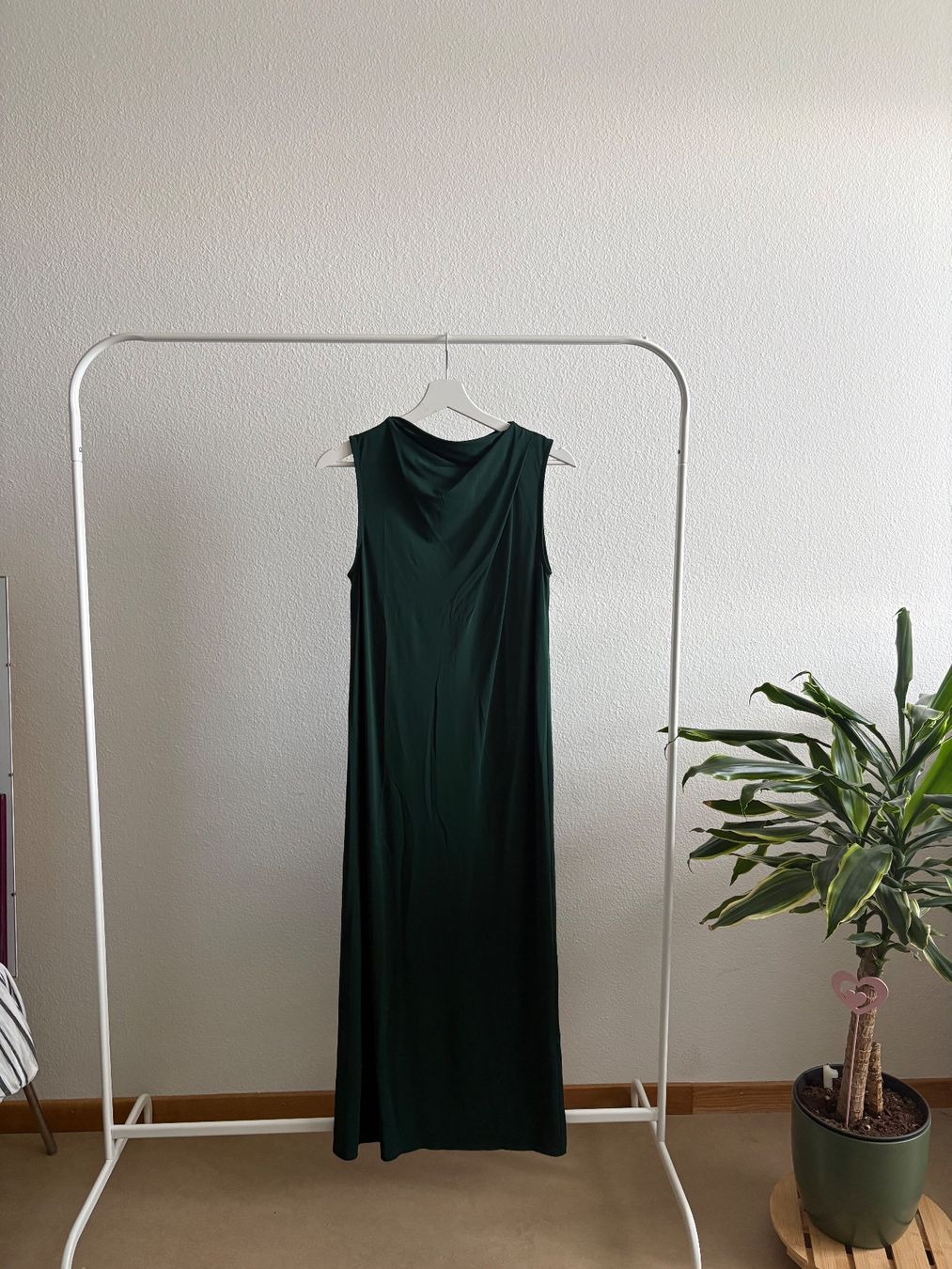 Cos Vestiti: Dunkelgrünes langes Kleid von COS – Usato da Zürich venduto da bbbggg