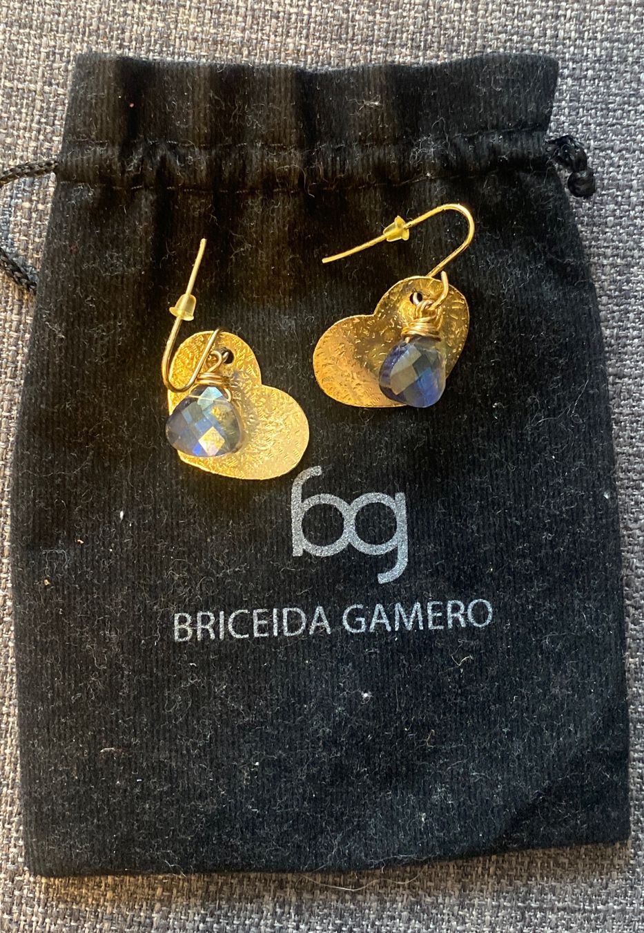 Orecchini pendenti & Orecchini a lobo: Heart earrings by Briceida Gameiro – Nuovo (secondo la descrizione) da Zürich venduto da ann_in_zuri