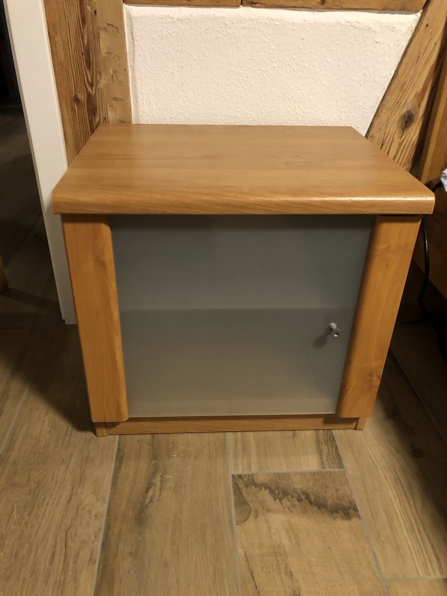 Nachttische: Nachttisch mit Glastür – Gebraucht aus Thundorf von muzuc001