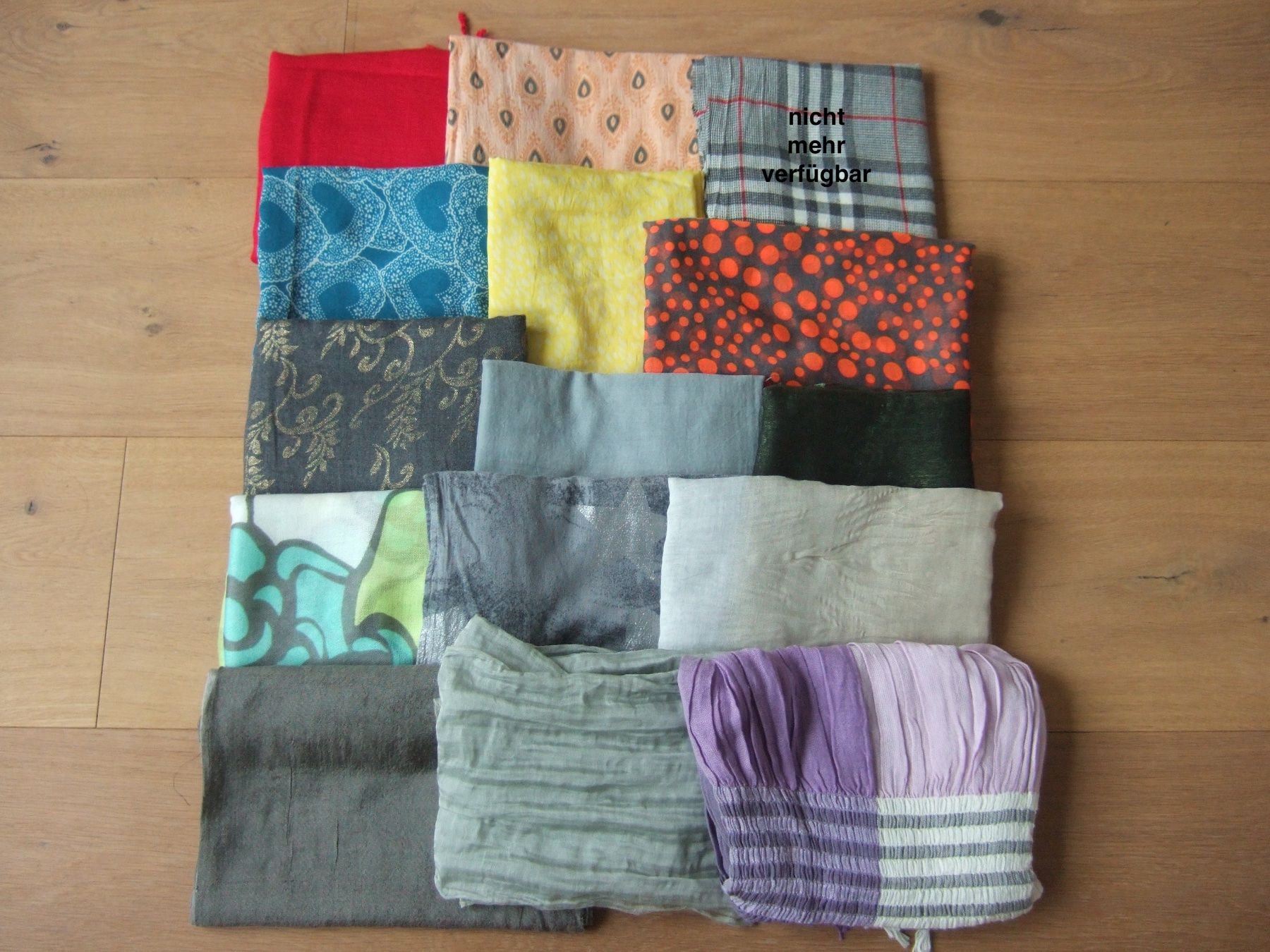 Foulard & Sciarpe: 34 Schals, Foulards, Tücher – Usato da Mörschwil venduto da paecklitante 2