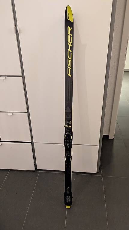 Skis: Langlaufski mit Bindung, 140 cm – D'occasion à Oftringen par hyka 1