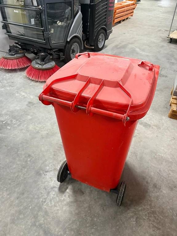 Altro per Ufficio & Commercio: Roter Kunststoffcontainer  – Usato da Wolhusen venduto da majesoj 3
