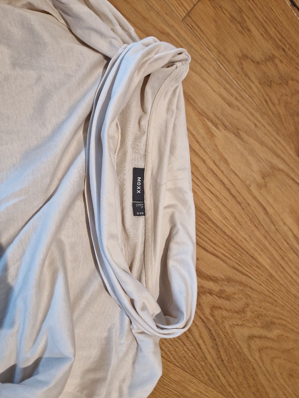 Mexx T-Shirts: Elegantes MEXX Oberteil Grösse M – Gebraucht aus St. Gallenkappel von Kevinofski 1
