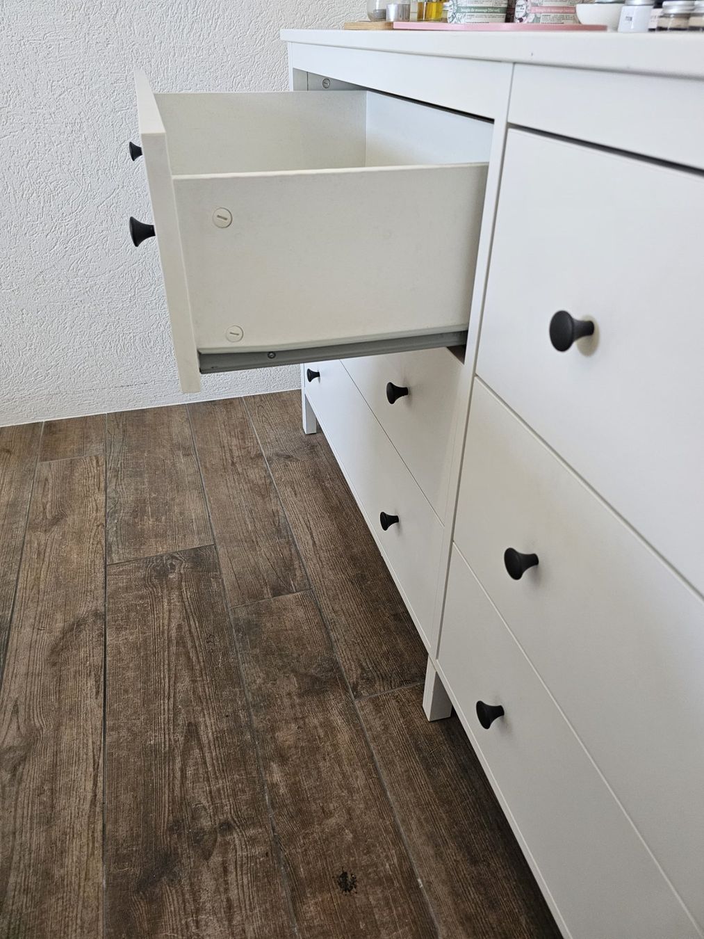 Ikea Cassettiere: Commode blanche design moderne, 6 tiroirs, parfait état! – Usato da St-imier venduto da chr_7zhj