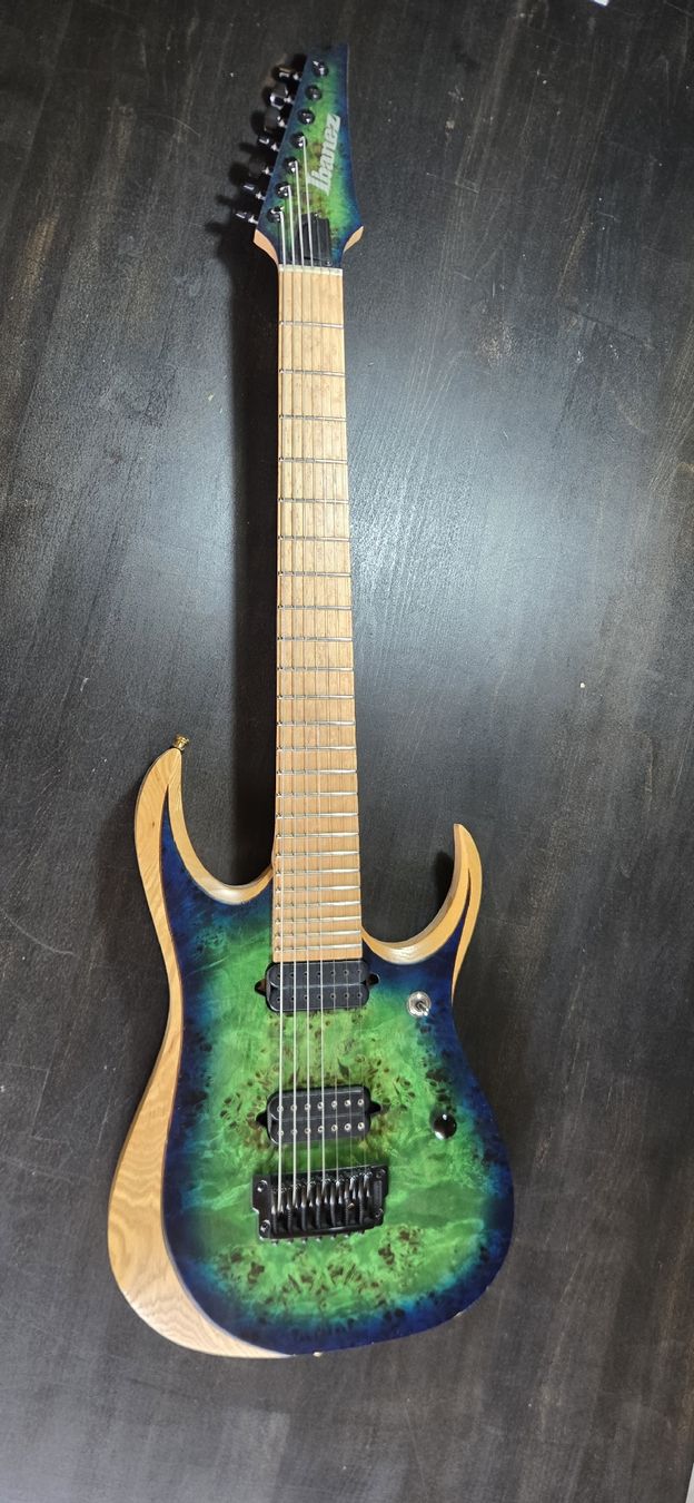 Strumenti musicali: Ibanez RGDIX7MPB Iron Label 7 String, Surreal Blue Burst – Usato da Thörigen venduto da tomee