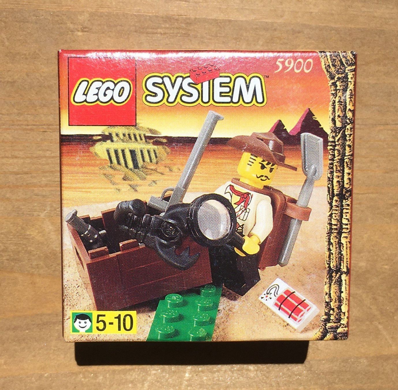 Lego Kit di costruzioni: LEGO System 5900 Adventurers Johnny Thunder Neu & Sealed – Nuovo e nell'imballaggio originale da Dornach venduto da Deco89