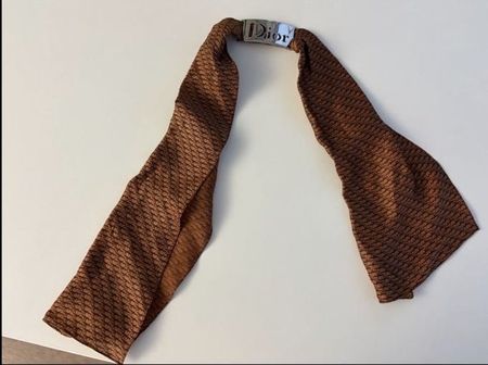 Dior Seidenschal braun mit Logo-Spange guter Zustand