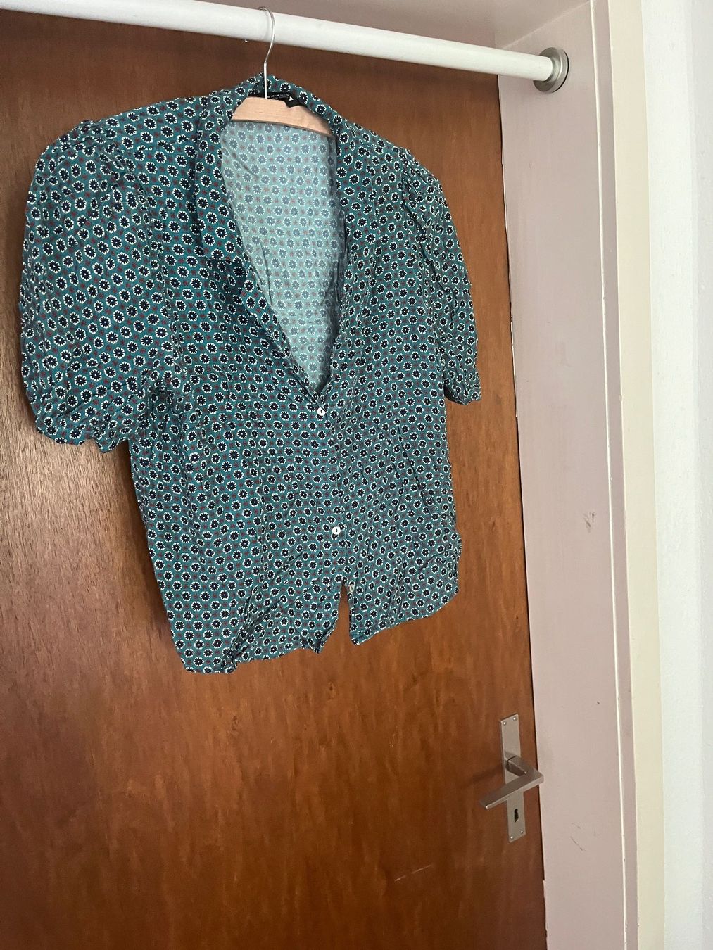 Zara Blusen: Bluse geblumt – Gebraucht aus Würenlos von Schnudi10