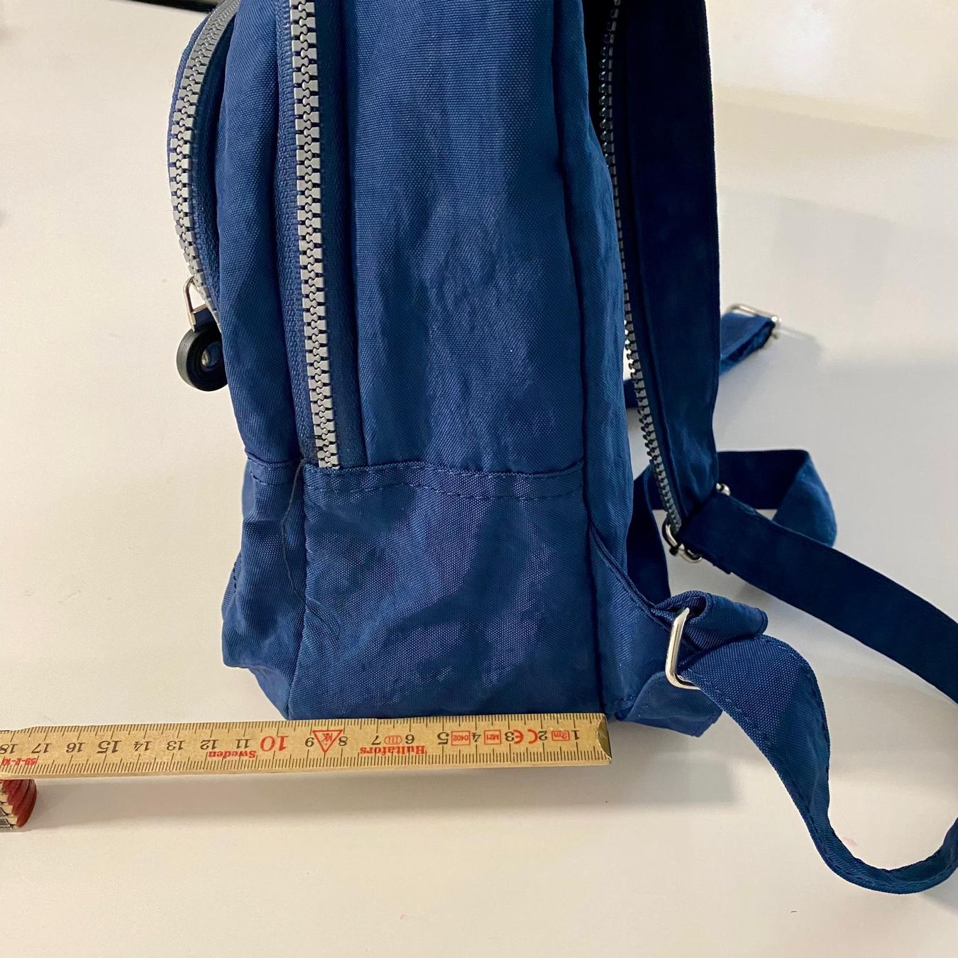 Zaini: Praktischer, kleiner Rucksack, dunkelblau – Usato da Krauchthal venduto da MEWA01 1