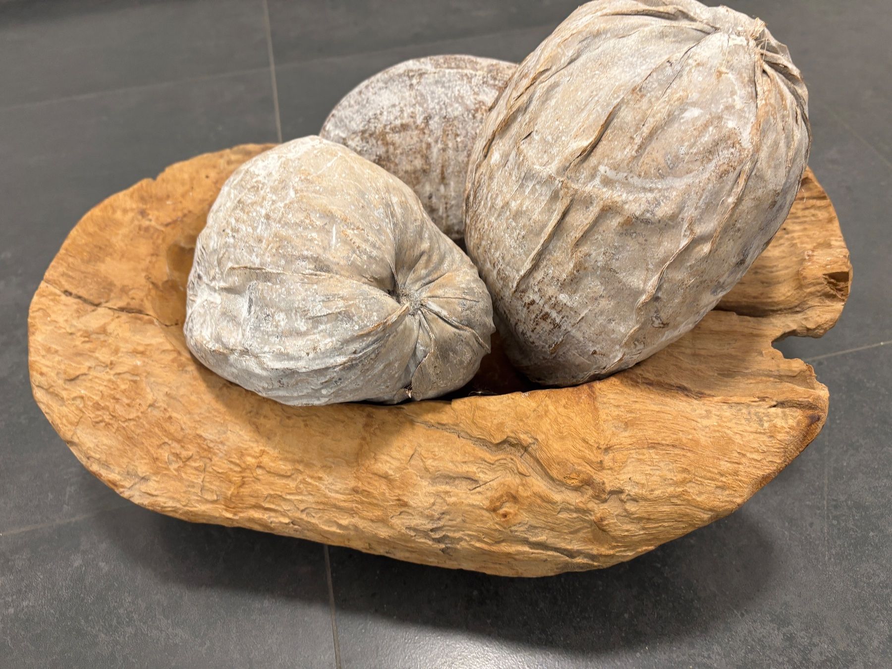Tutte le decorazioni: Massive Holz Dekoschale und Nüsse – Usato da Lengnau BE venduto da 4ConsultingSolutions 3