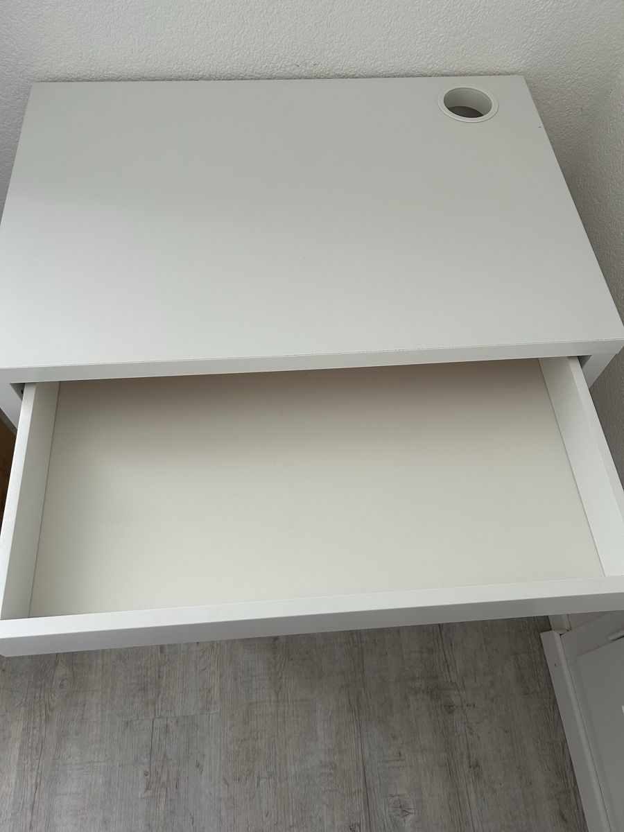 Scrivanie: Schreibtisch Micke von Ikea – Usato da Zollikofen venduto da S.B.R 2