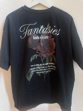 T-Shirt Schwarz mit Rosenprint Grösse S guter Zustand