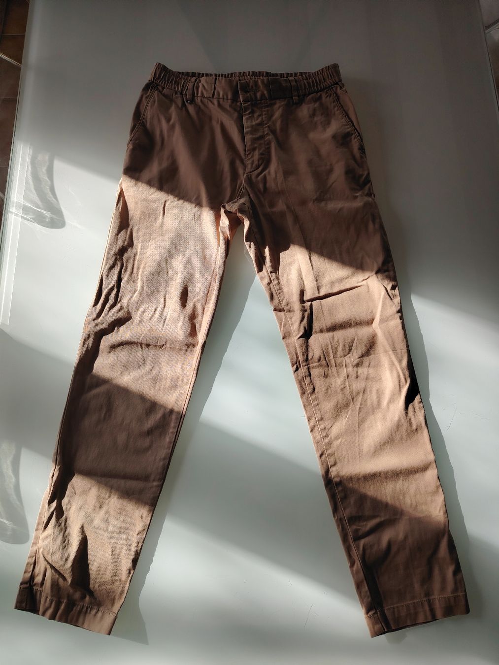 Hugo Boss Pantaloni: Pantalon Hugo Boss, taille 46 – Usato da Penthalaz venduto da Fever1