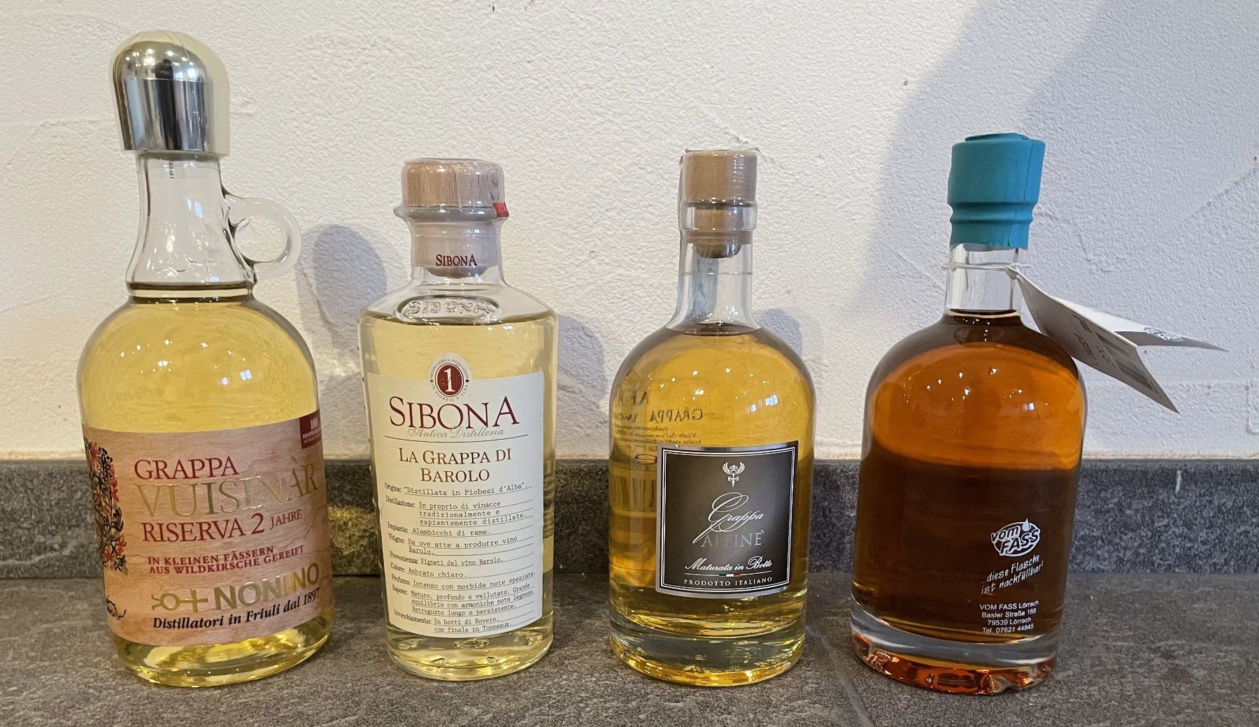 Spirituosen: Grappa 4 Fl. Vuisinar Barolo Affine Riserva extra vecchio – Neu und originalverpackt aus Oftringen von allesmeins
