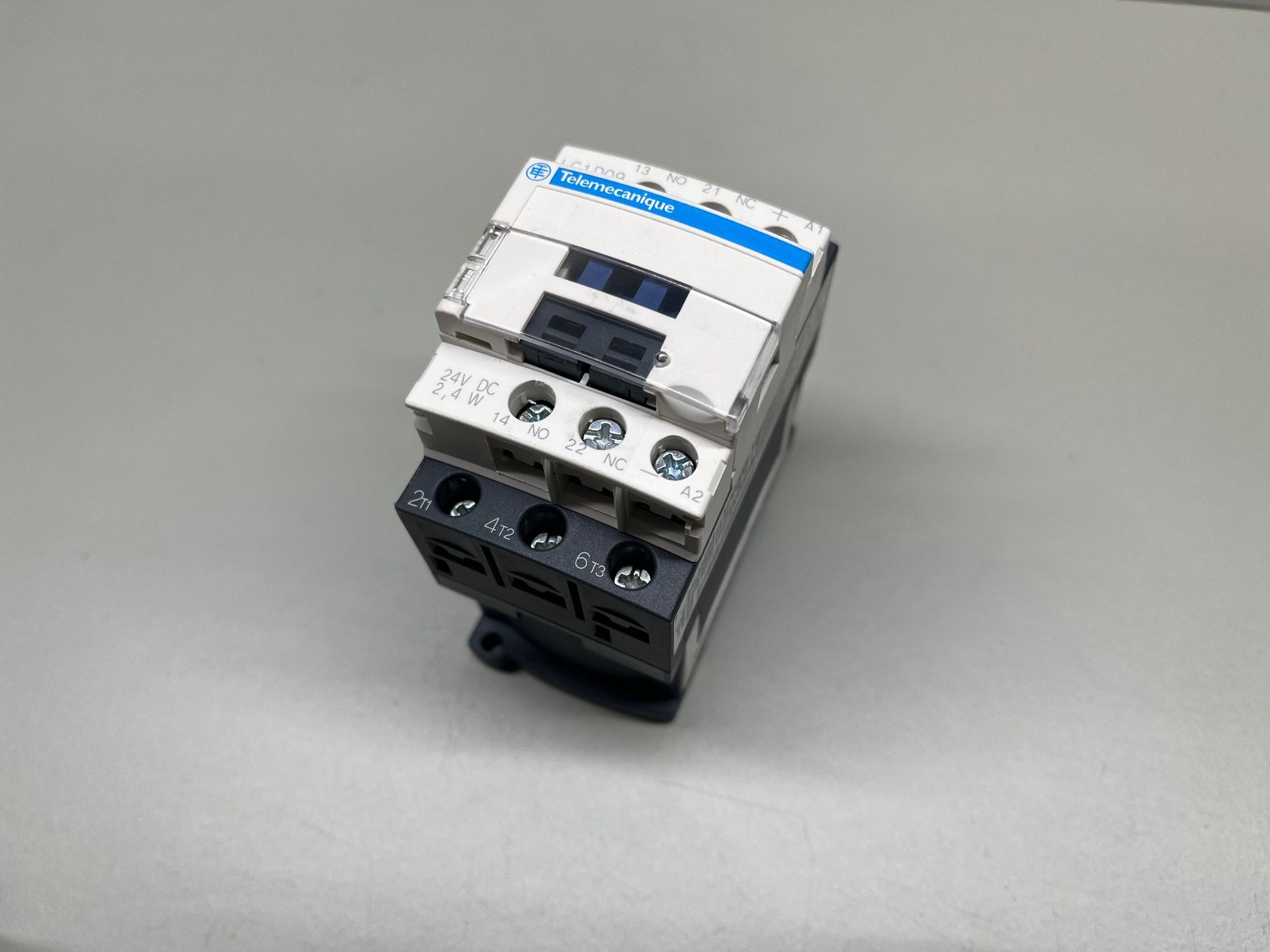 Schneider Elektronikbauteile: Lastschützen Konvolut 24V DC – Gebraucht aus Jenaz von Speedy350 1